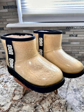 Youth UGG Classic Mini Boots Tan US size 1